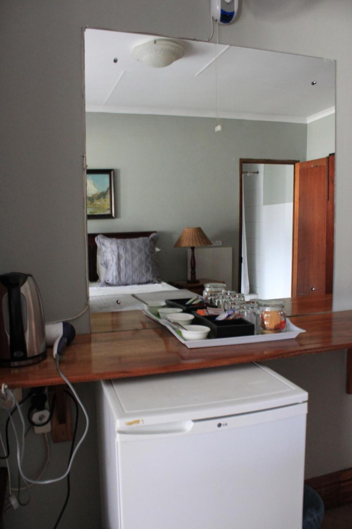 Drakensberg Mountain Retreat Guest House เบิร์กวิลล์ ภายนอก รูปภาพ