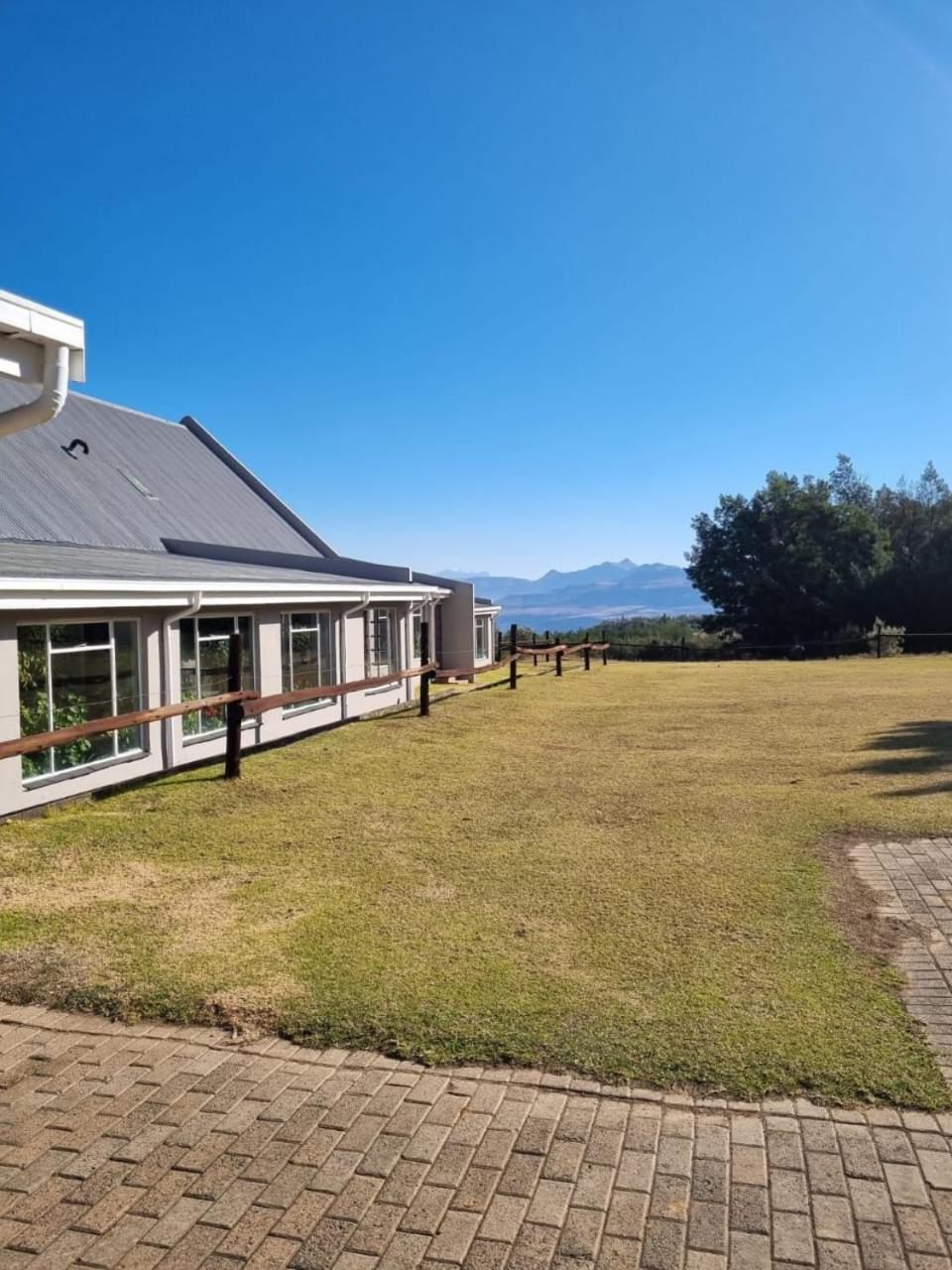 Drakensberg Mountain Retreat Guest House เบิร์กวิลล์ ภายนอก รูปภาพ