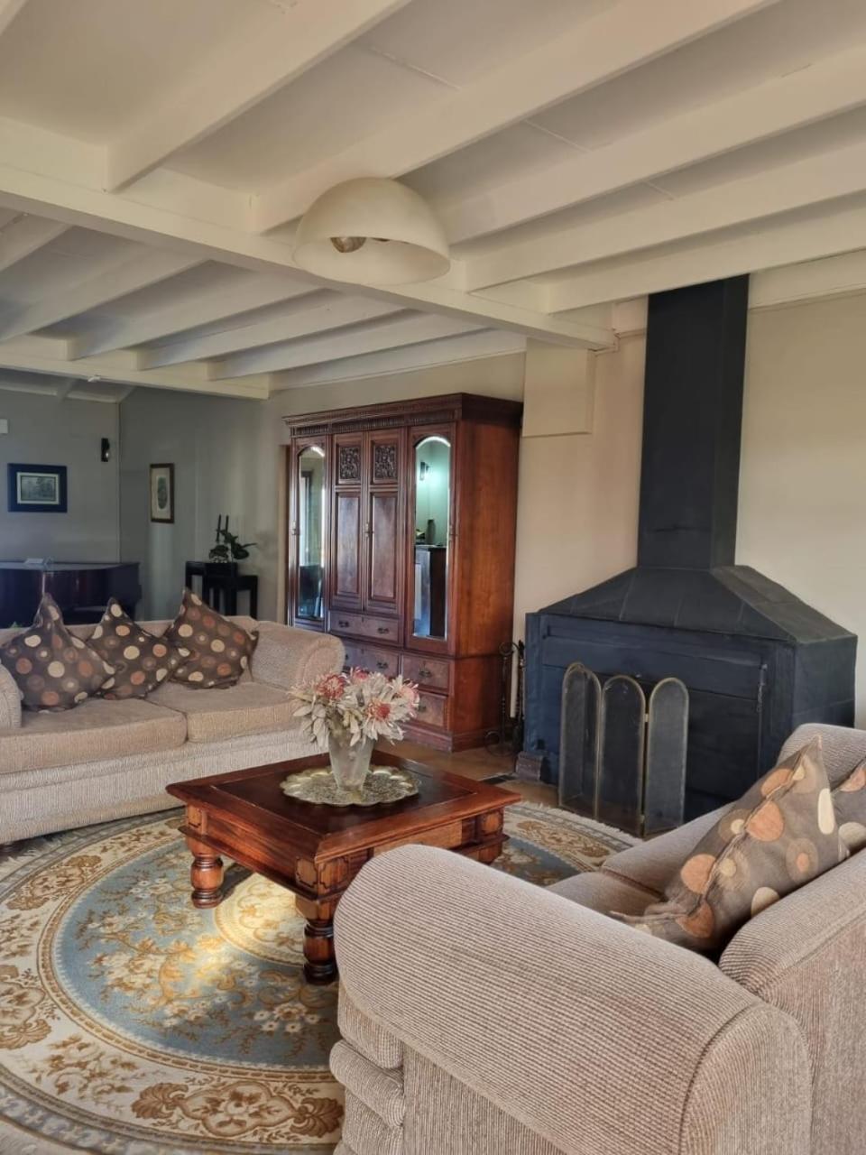 Drakensberg Mountain Retreat Guest House เบิร์กวิลล์ ภายนอก รูปภาพ