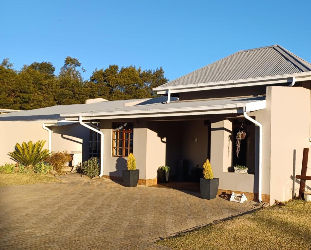 Drakensberg Mountain Retreat Guest House เบิร์กวิลล์ ภายนอก รูปภาพ